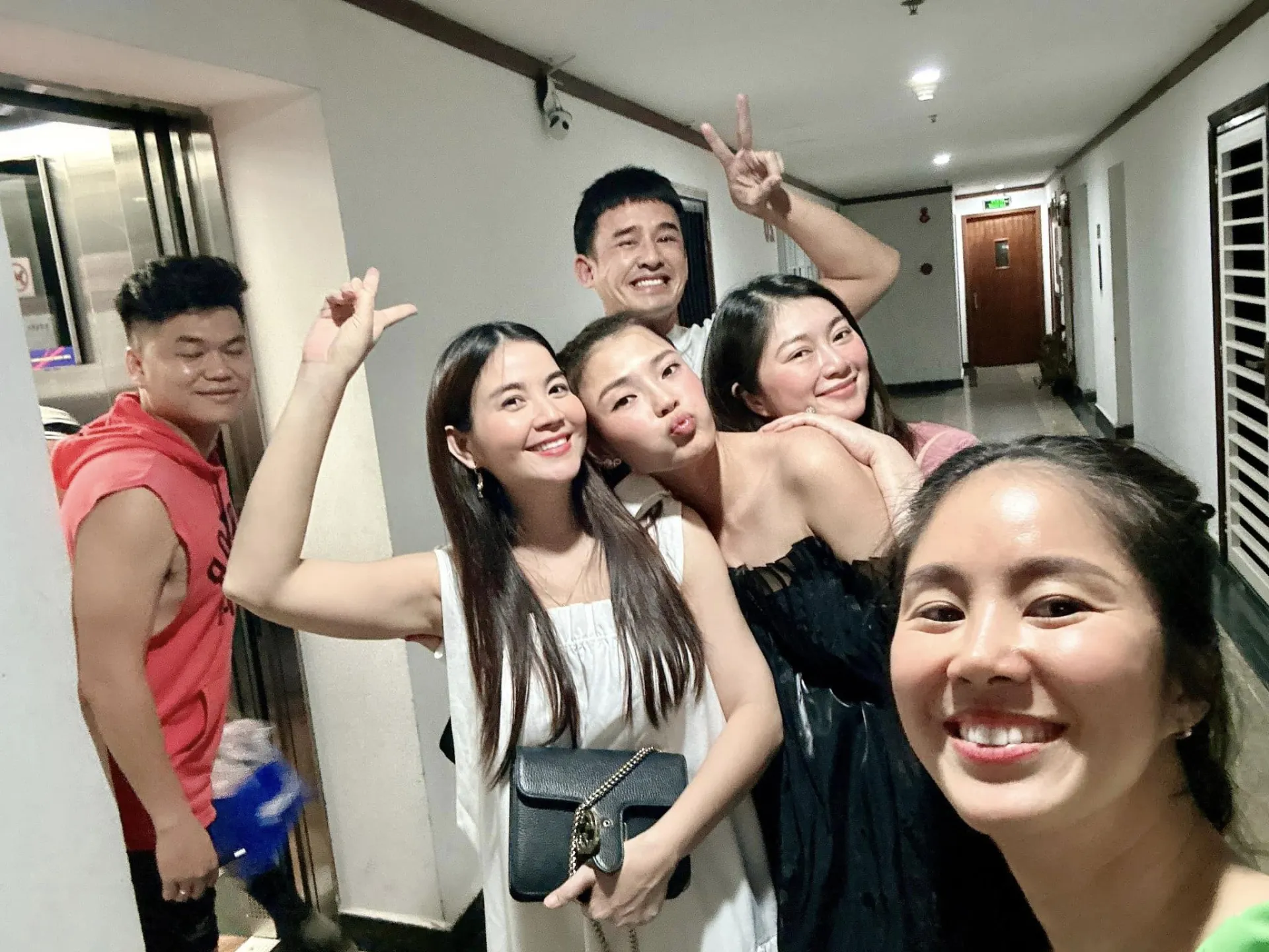 dien-vien-kha-ly-mang-thai-con-dau-long-3