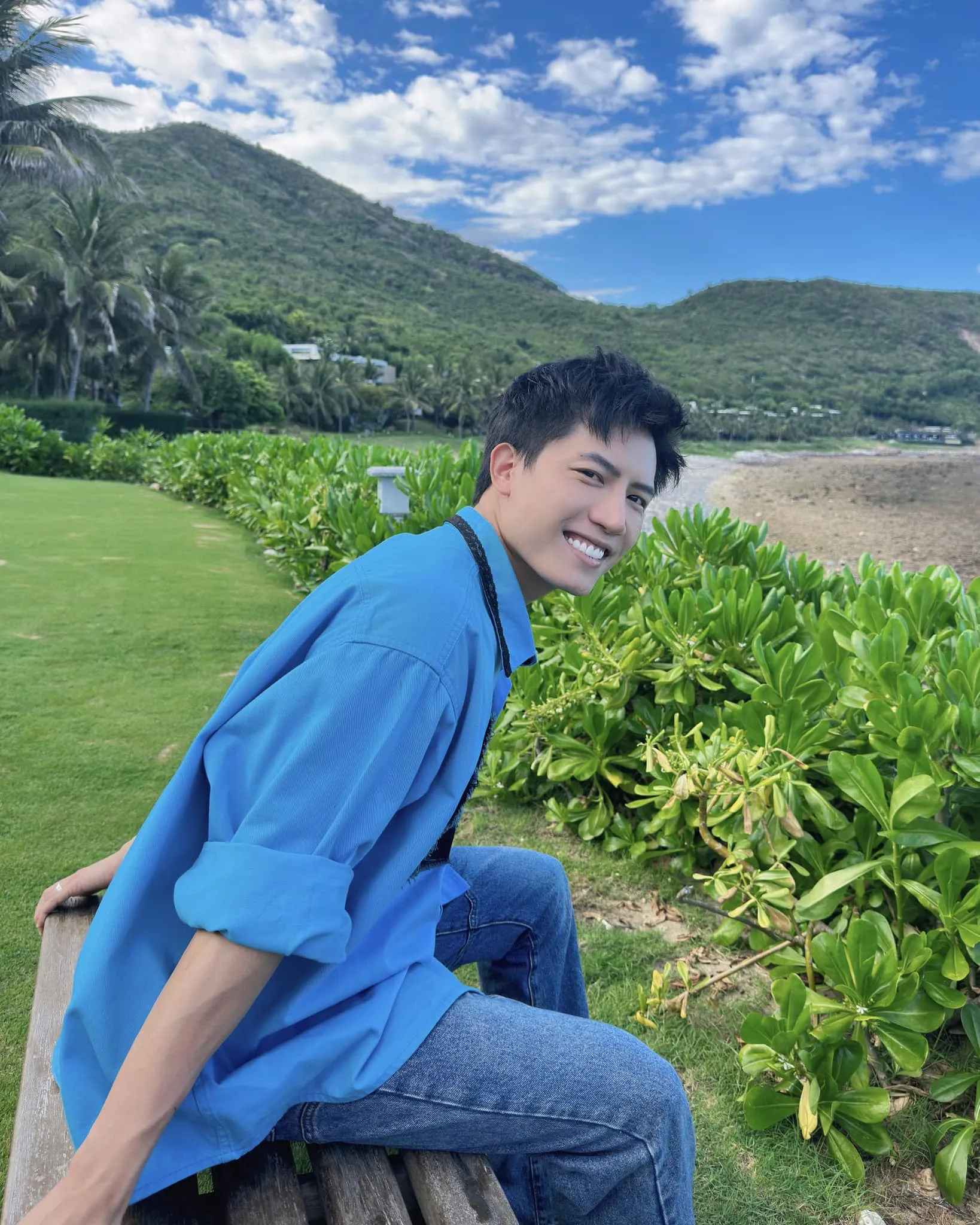 anh-tu-xin-loi-pham-thoai-vi-dua-kem-duyen