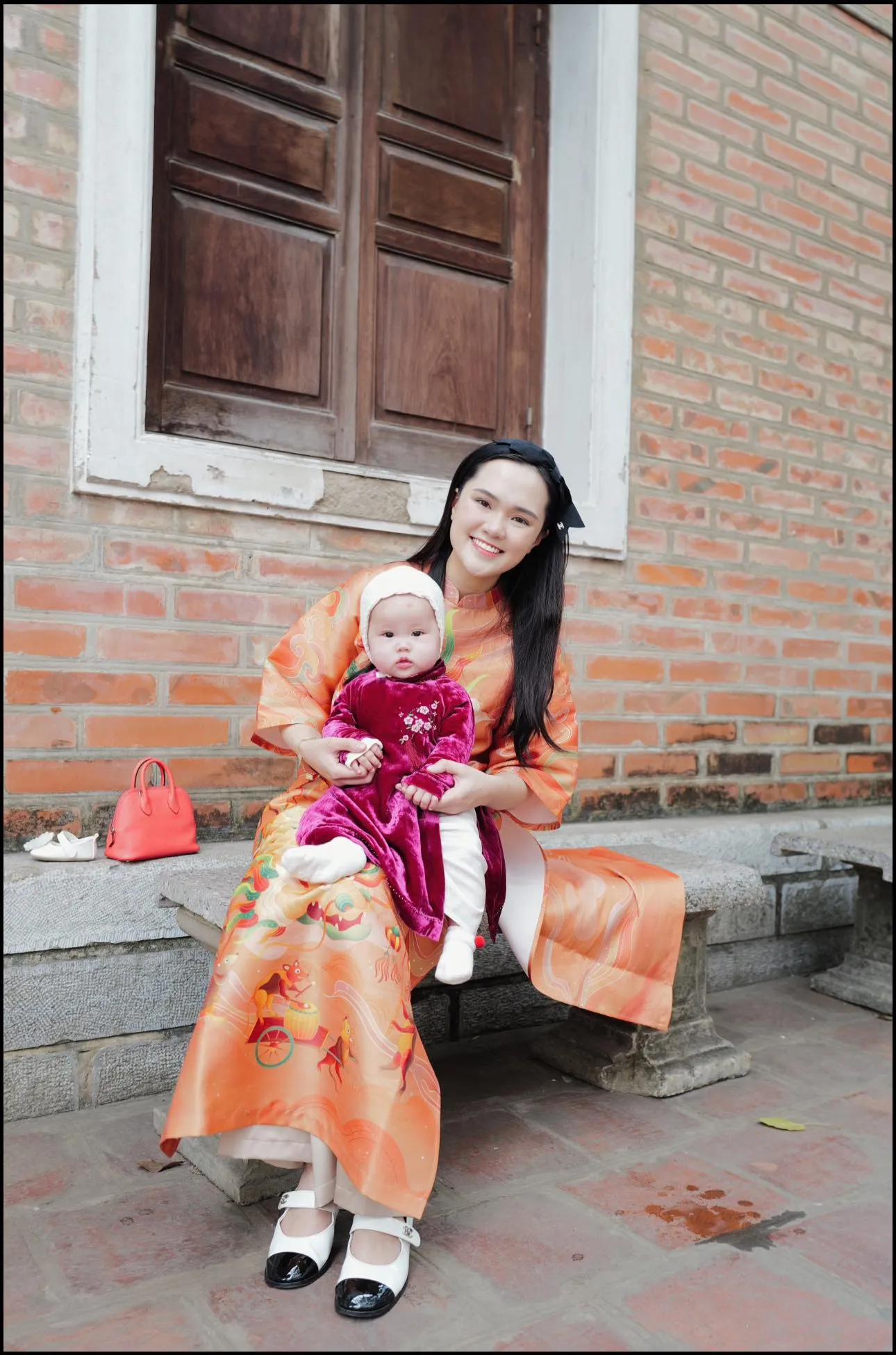 vo-chong-duy-manh-dan-con-trai-di-an-cuoi-3