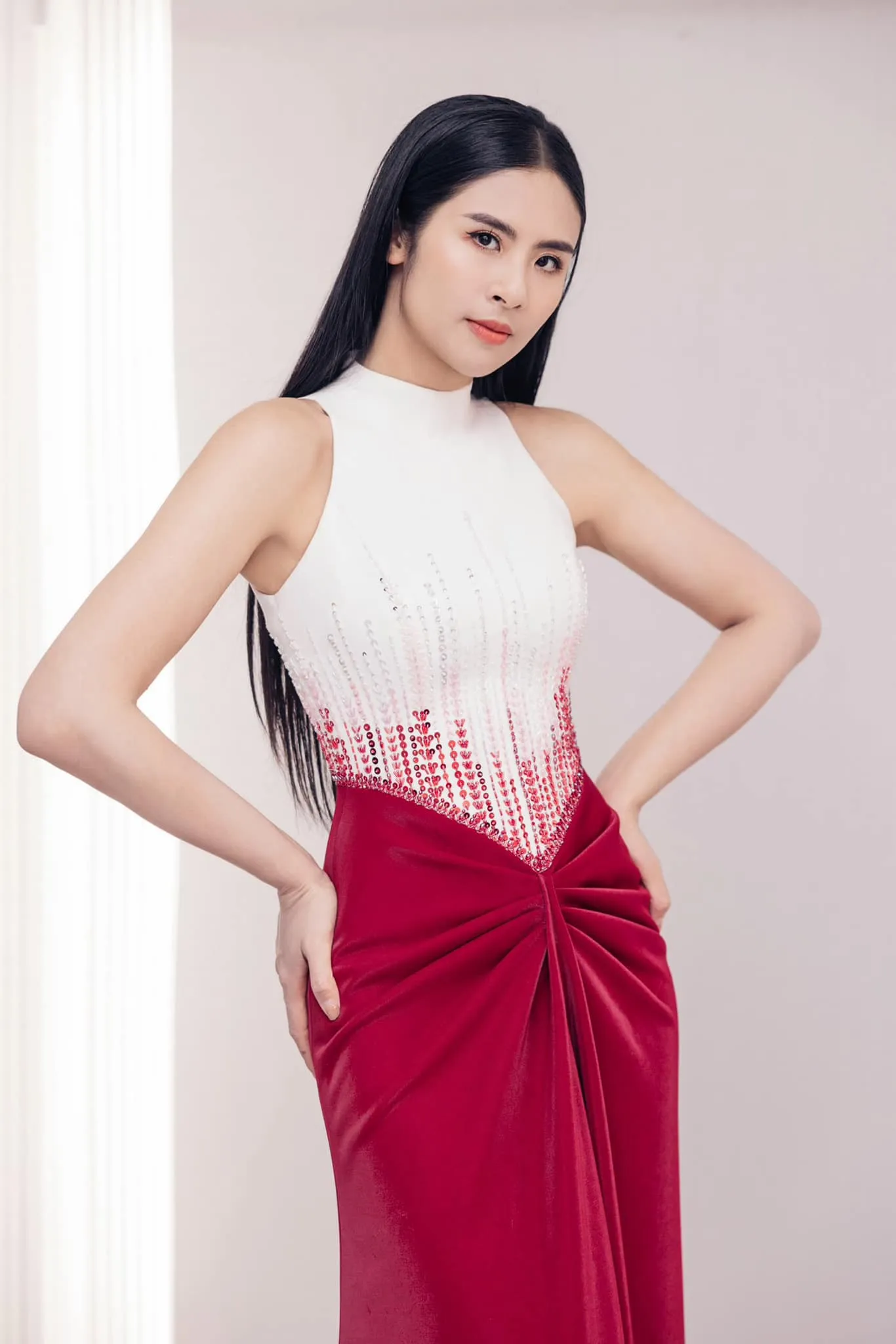 hoa-hau-ngoc-han-thu-nhan-tien-ty-moi-nam-2