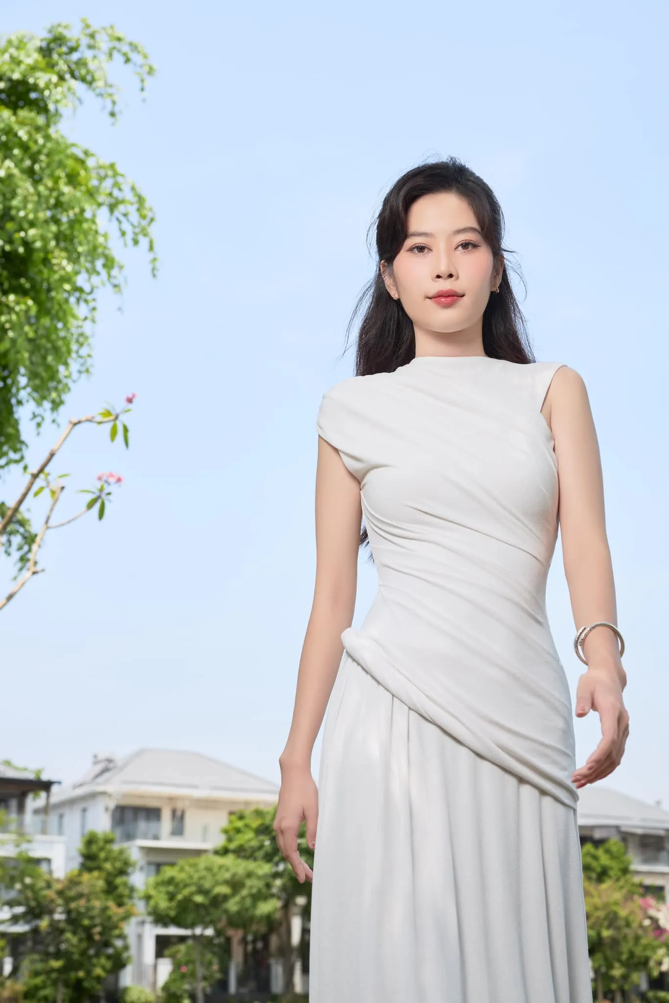 nam-em-bi-trieu-tap-len-so-lam-viec-1