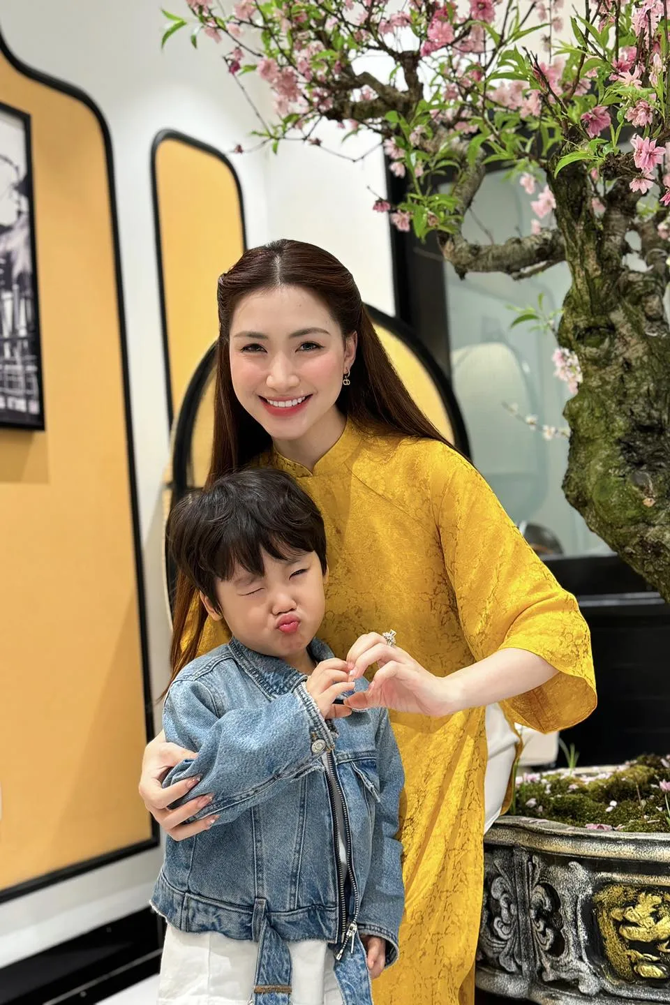 hoa-minzy-doan-tu-con-trai-sau-1-thang-be-o-uc-2