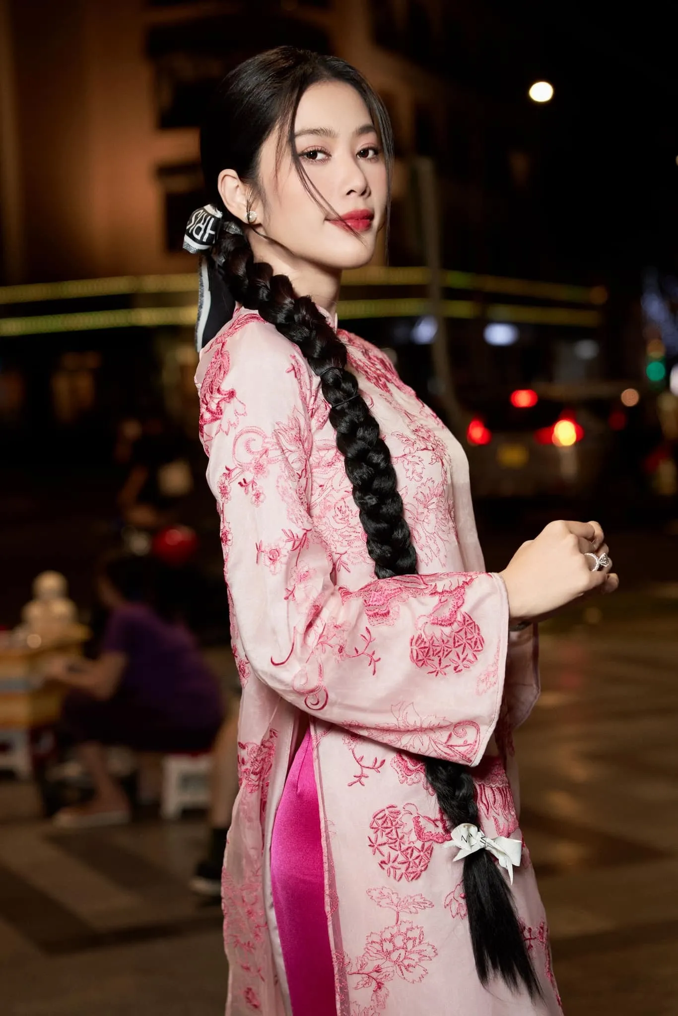 nam-em-bi-de-nghi-cam-hoat-dong-nghe-thuat-1