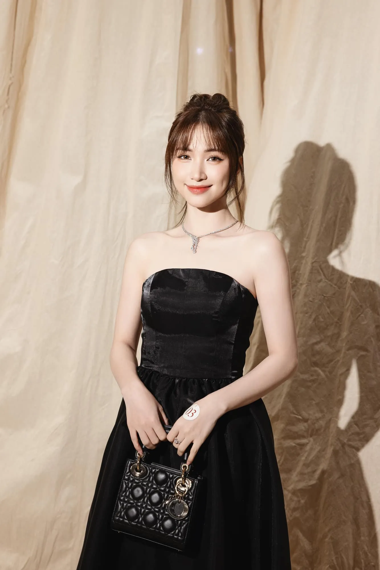 hoa-minzy-lam-ro-viec-thuong-xuyen-quay-dam-cuoi-2