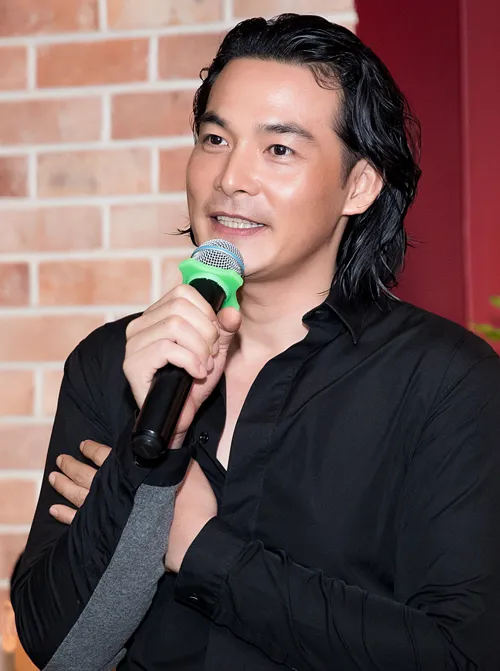 quach-ngoan-ngoan-lam-cong-viec-chan-tay-sau-khi-vo-no