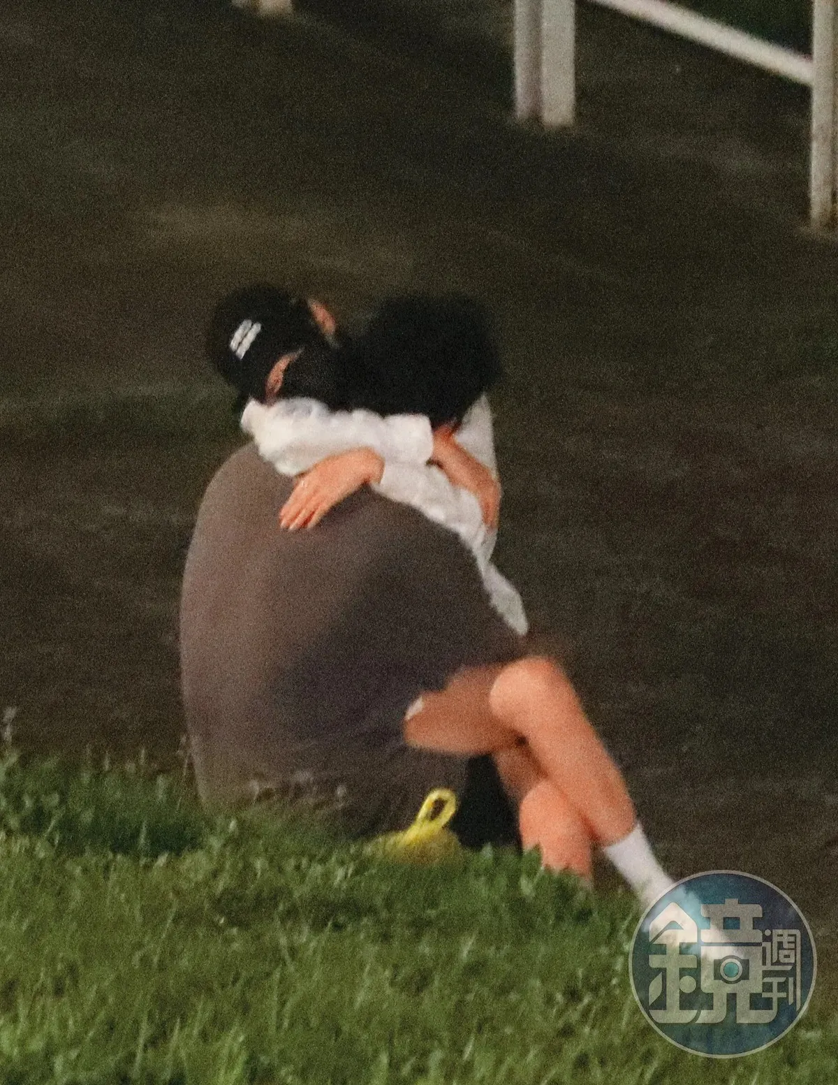 nam-dien-vien-mat-su-nghie-vi-be-boi-ngoai-tinh-1