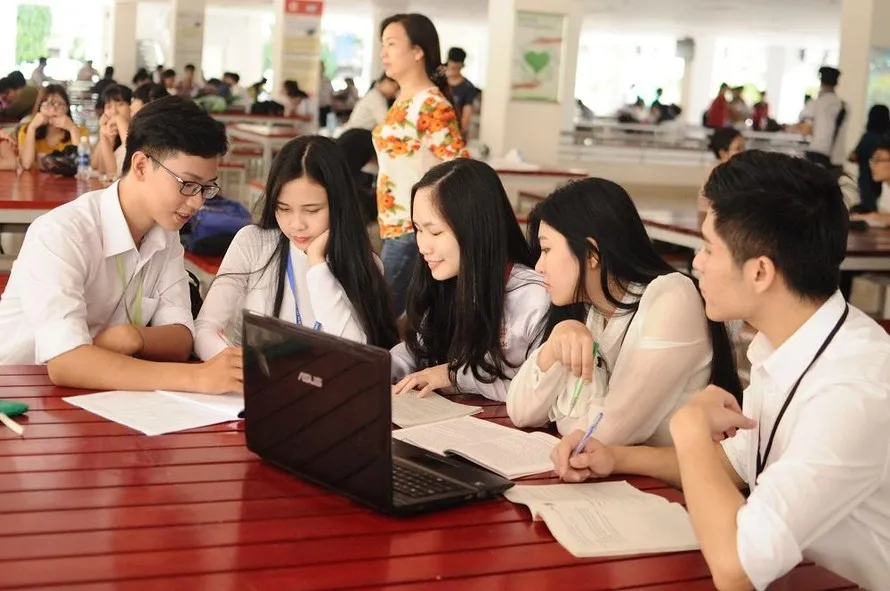 nhung-nganh-duoc-mien-hoc-phi-dai-hoc-nam-2024-2