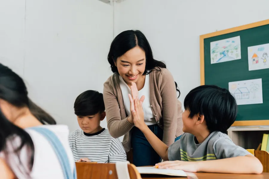 sinh-vien-su-pham-chuyen-nghe-khac-1