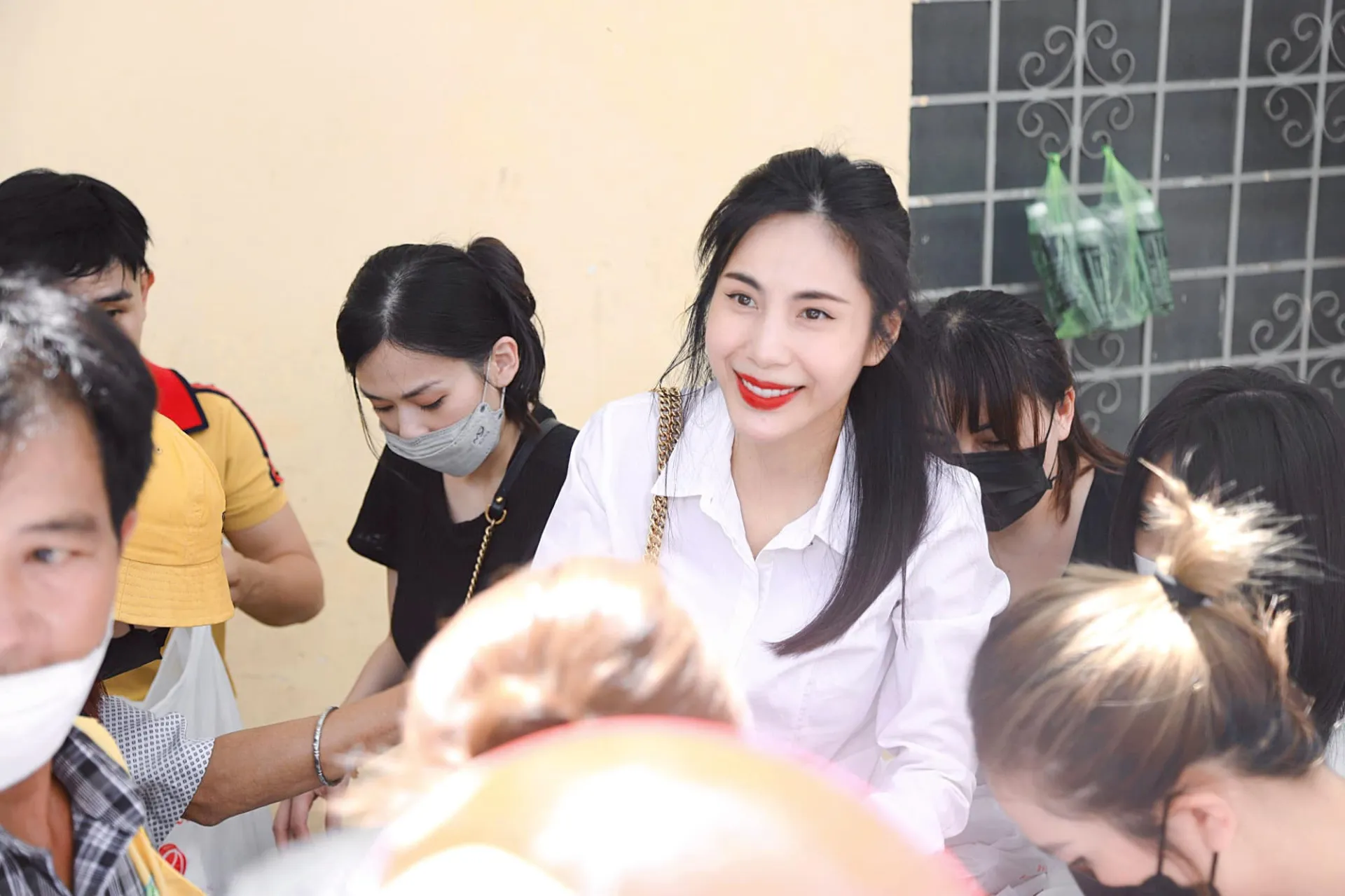 thuy-tien-len-tieng-khi-bi-nhac-lai-chuyen-tien-tu-thien-4