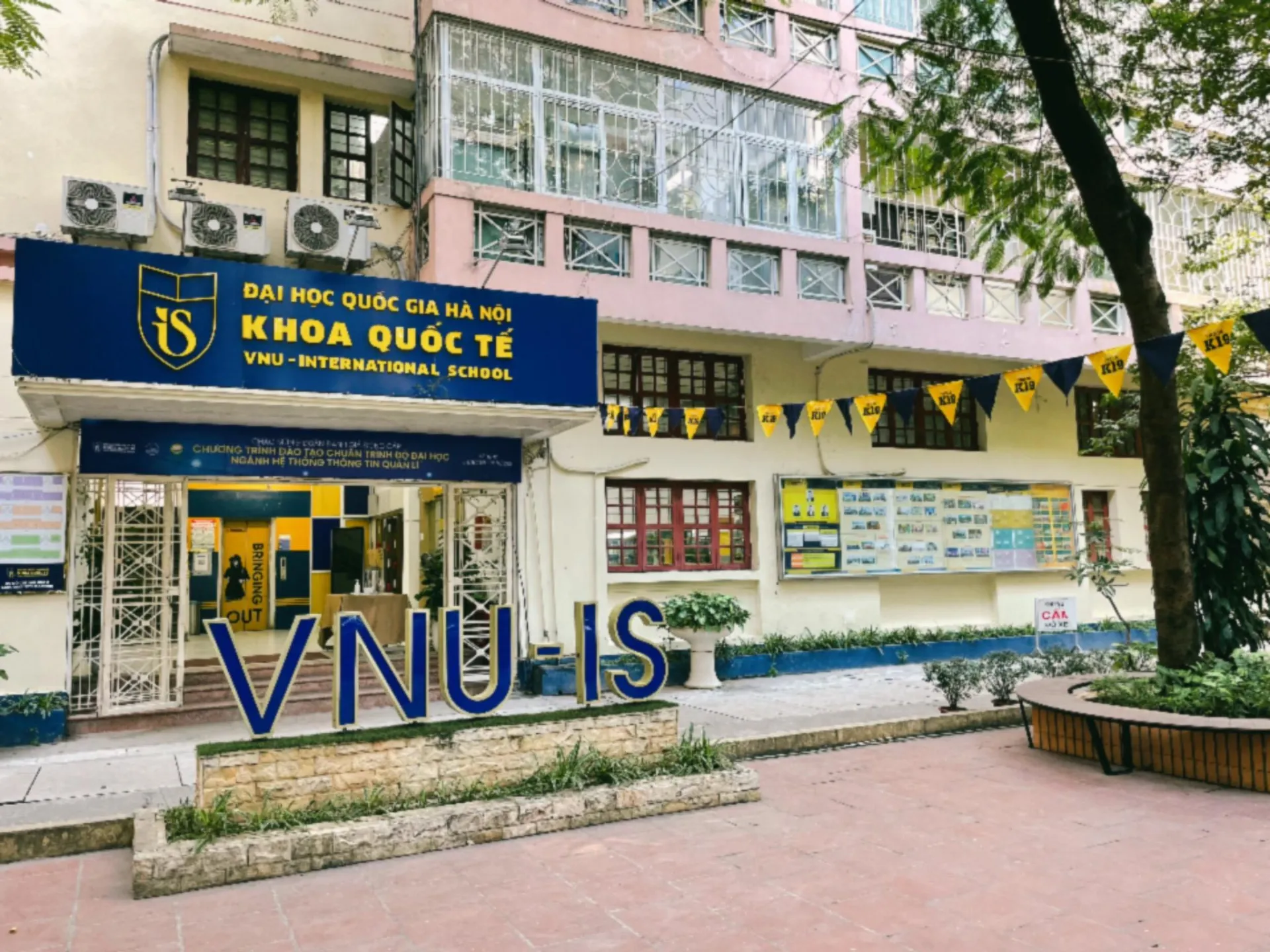 hoc-phi-5-truong-dai-hoc-cao-nhat-viet-nam-2