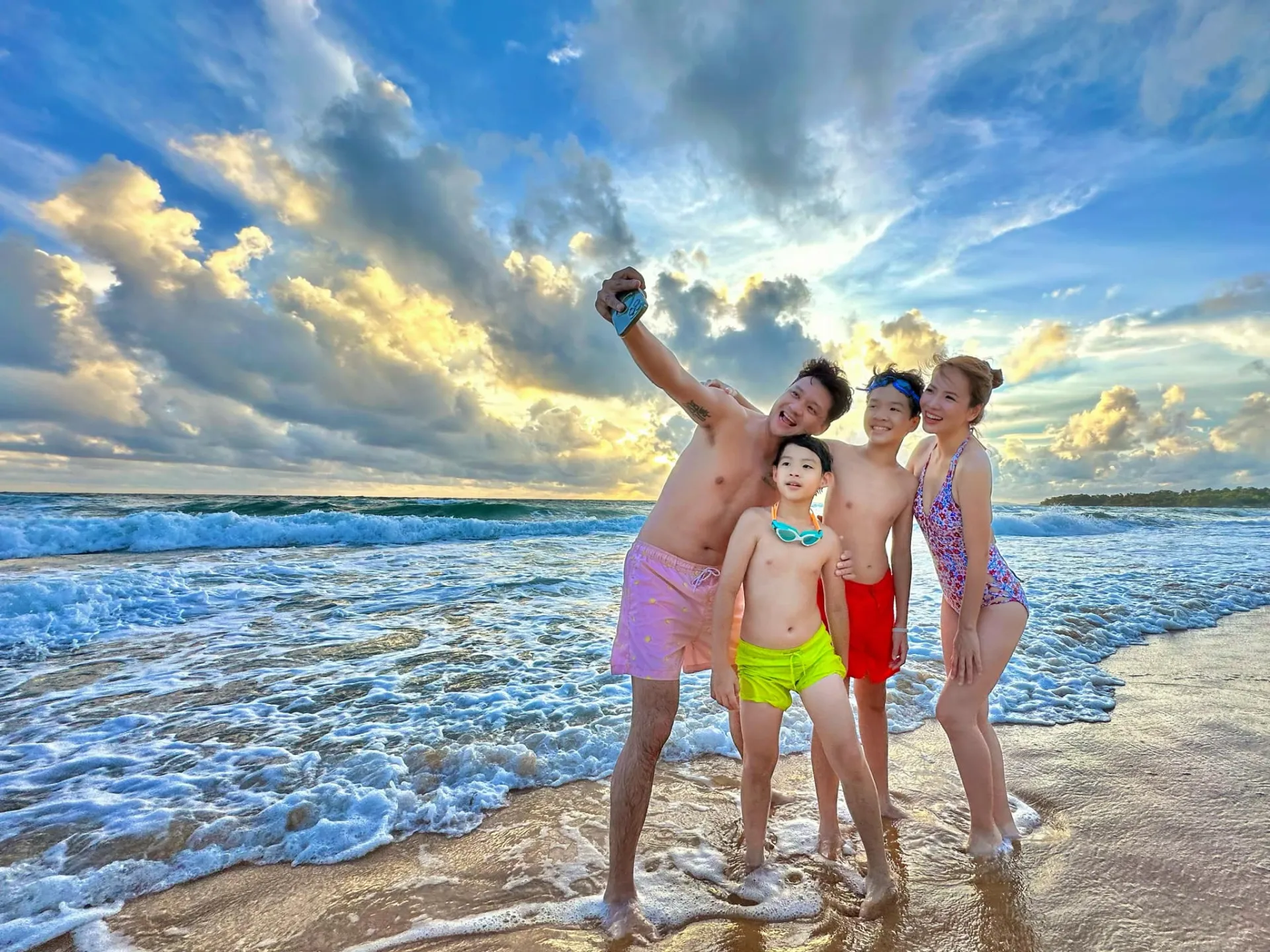 chuyen-tinh-nhu-phim-cua-btv-dan-le-4