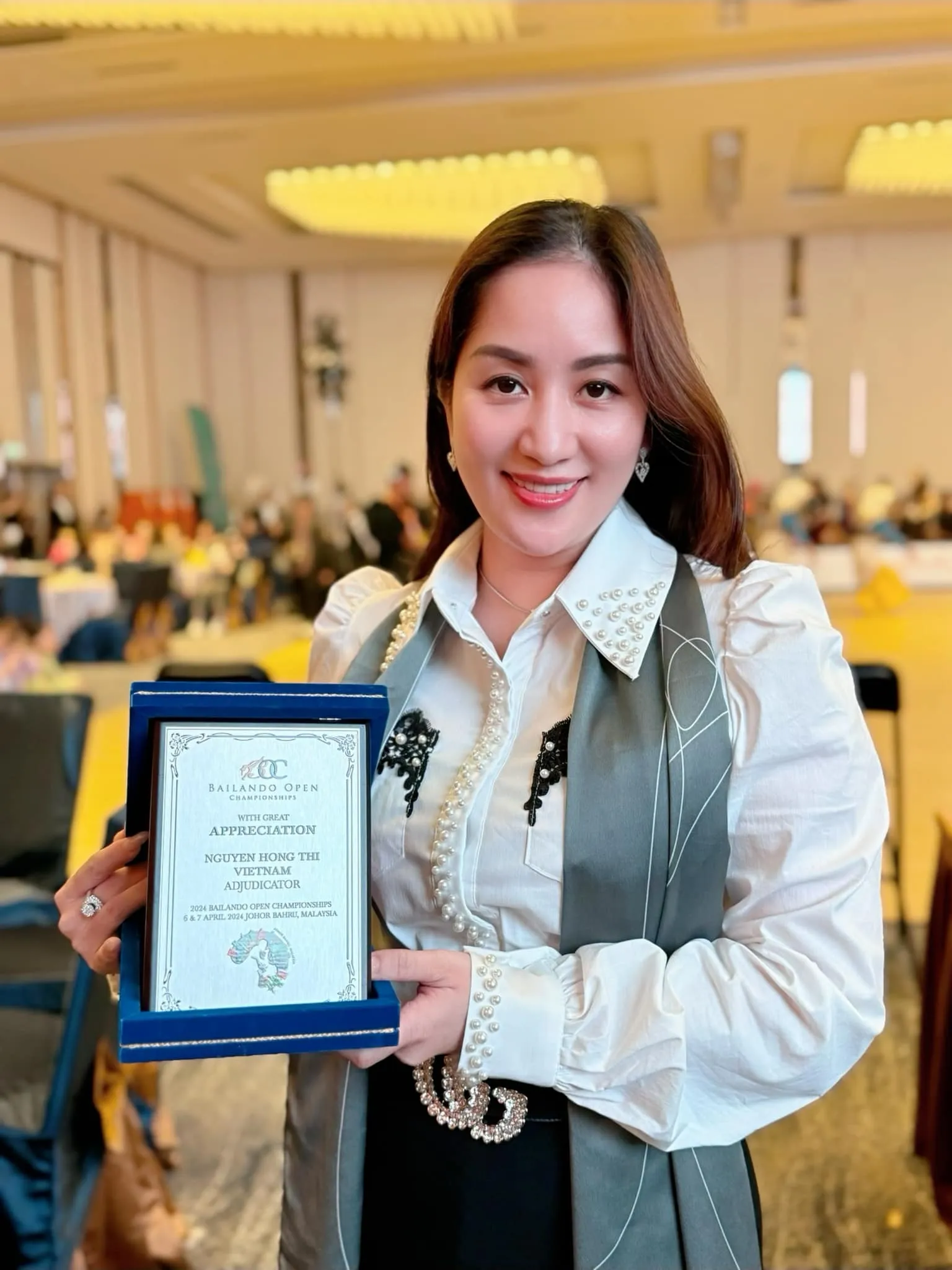 khanh-thi-bong-gio-doi-no-thuy-tien