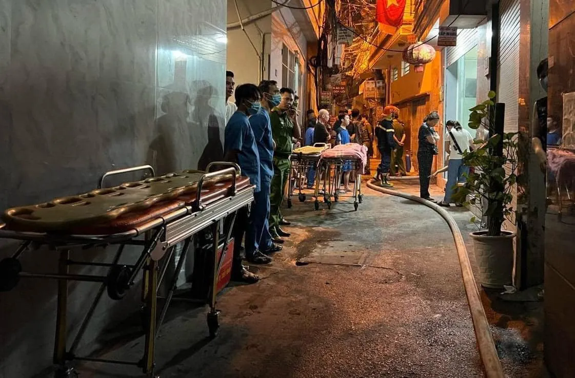 co-gai-may-man-thoat-nan-khoi-dam-chay-o-trung-kinh-3