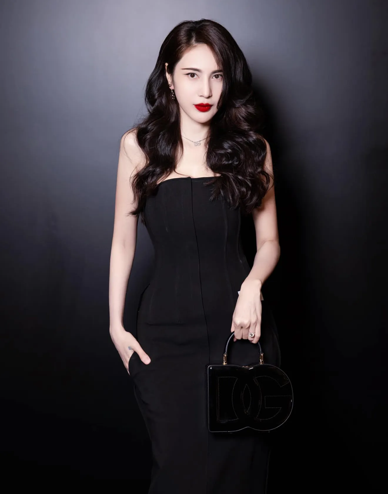 khanh-thi-co-bi-xu-phat-khi-doi-no-tren-facebook-4