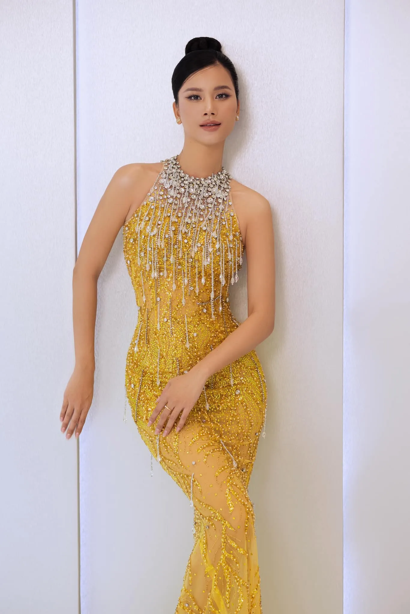phuong-trinh-jolie-che-ngoai-hinh-huong-ly