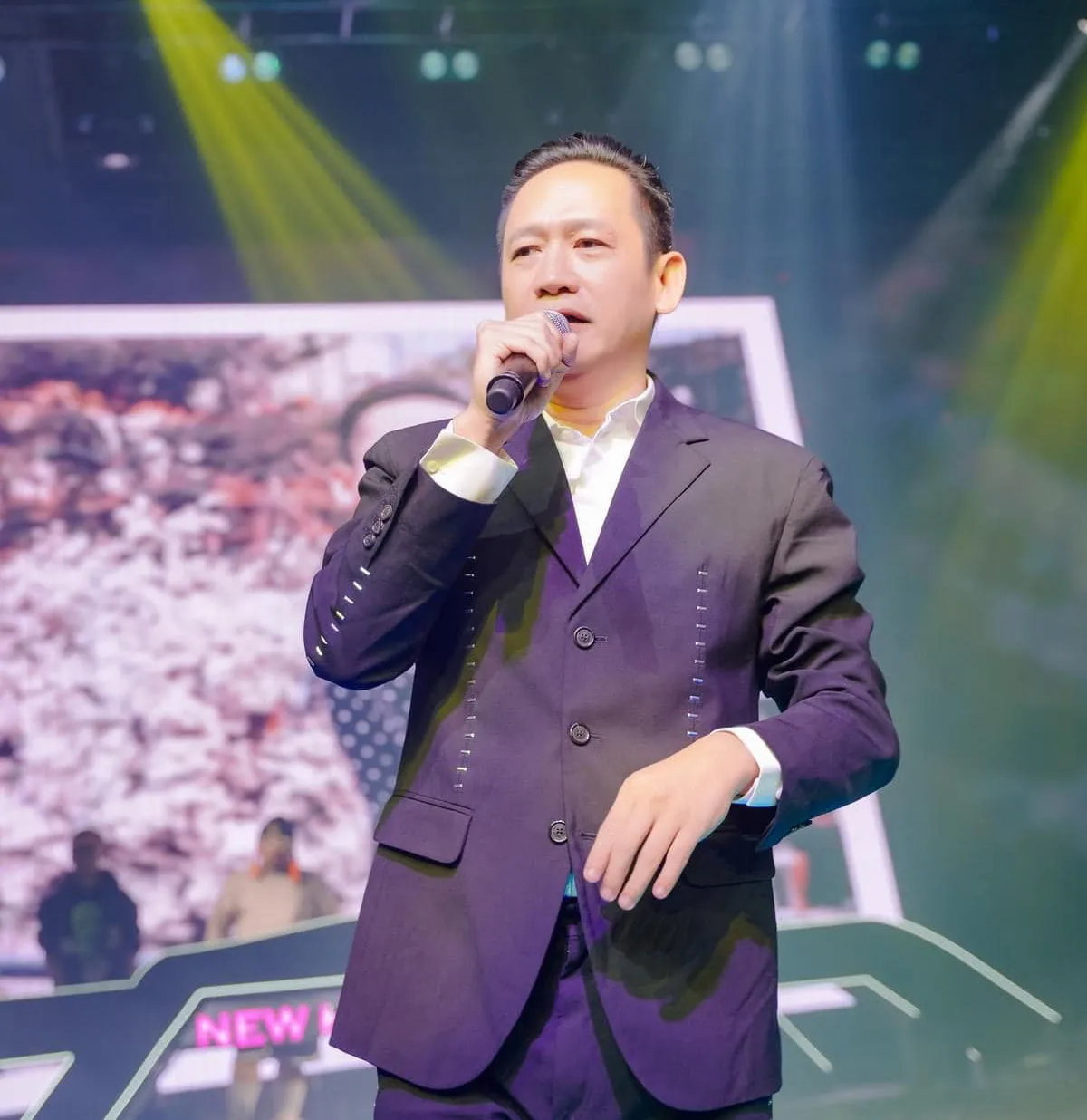 ca-si-duy-manh-noi-ve-viec-nghe-si-lam-tu-thien-1