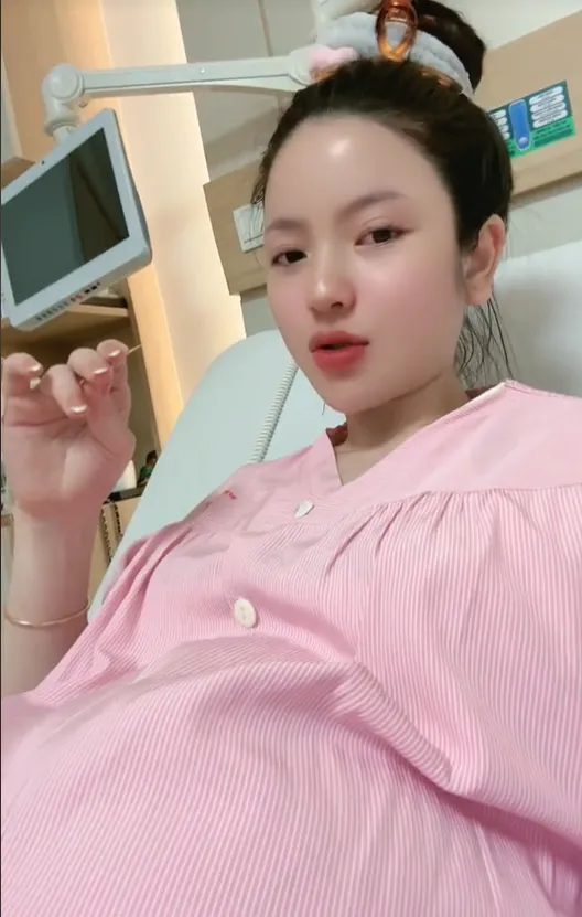 chu-thanh-huyen-nam-vien-khi-mang-thai-1