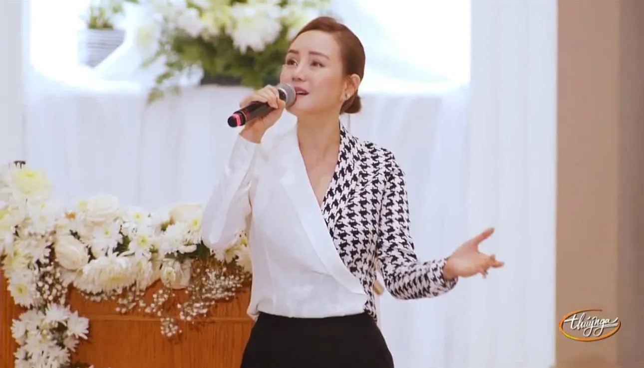 vy-oanh-den-tang-le-duc-tien-4