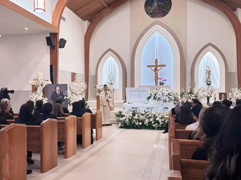 vy-oanh-den-tang-le-duc-tien-6