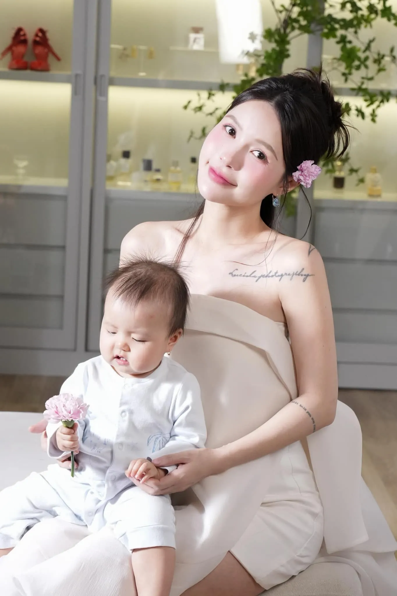 lucie-tuan-duong-cong-bo-gioi-tinh-be-thu-2