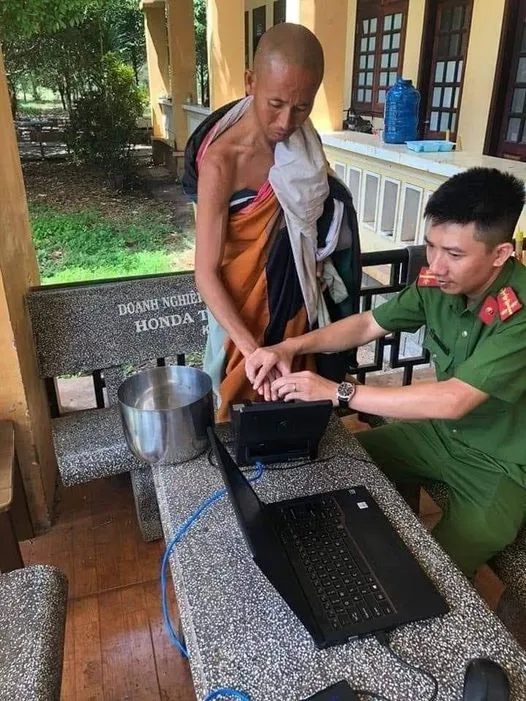 thich-minh-tue-dung-di-bo-khat-thuc