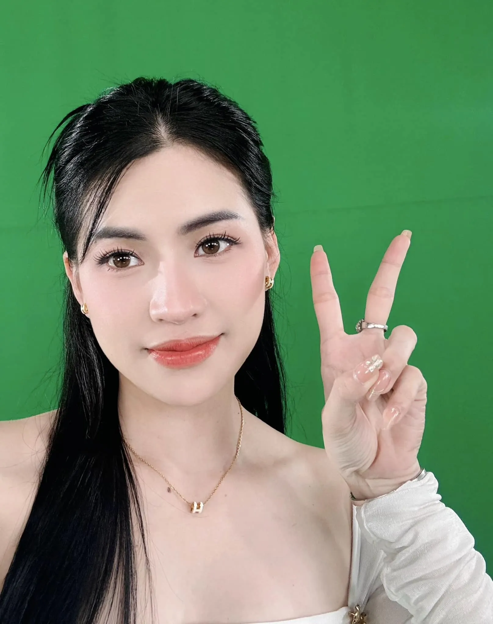 vo-ha-linh-bi-nghi-gian-lan-mat-xem-livestream