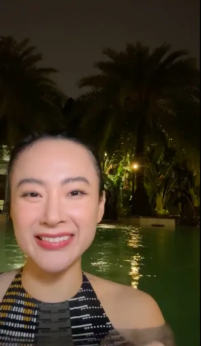 angela-phuong-trinh-livestream-bat-on-2