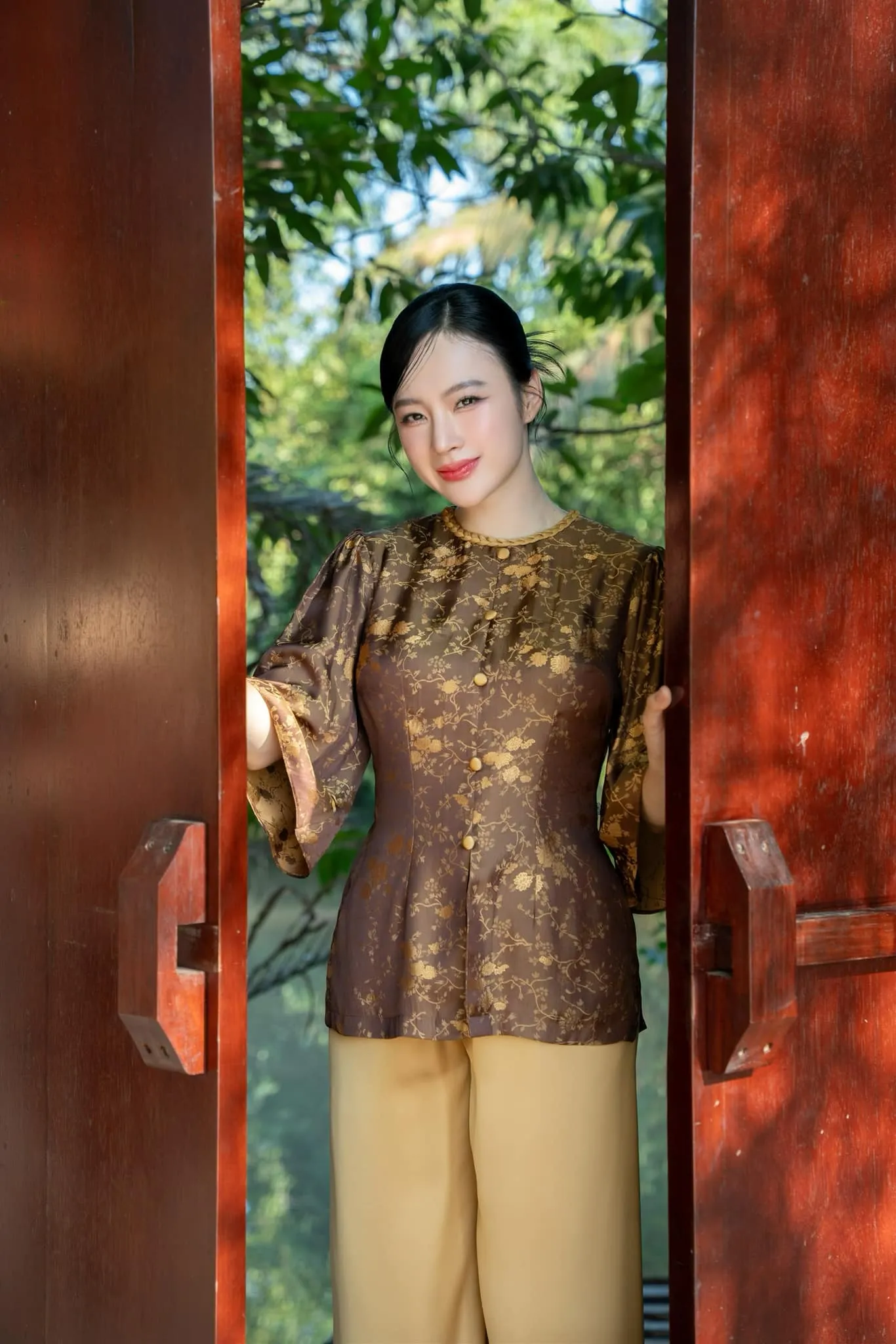 angela-phuong-trinh-livestream-bat-on-5