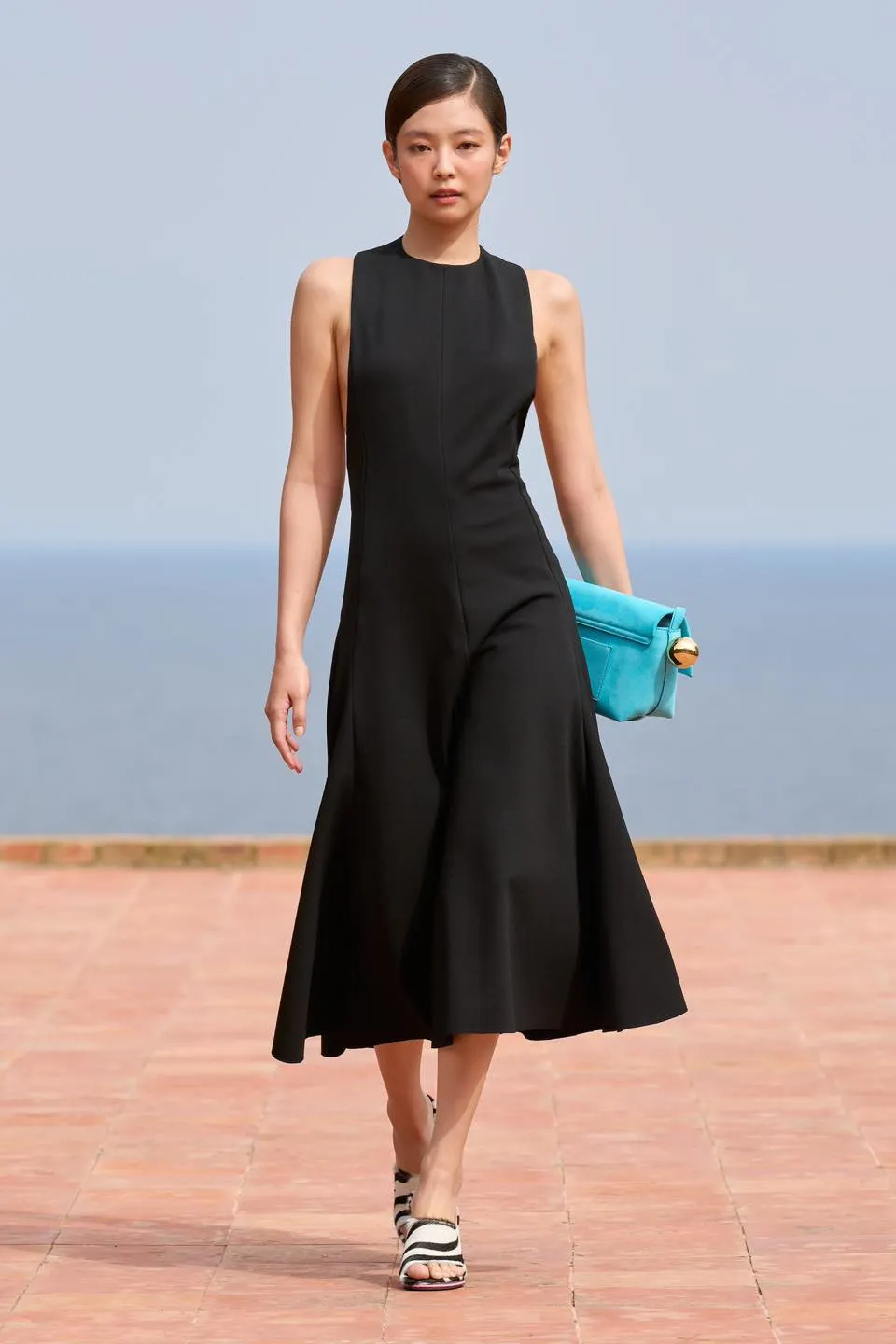 jennie-catwalk-cho-jacquemus