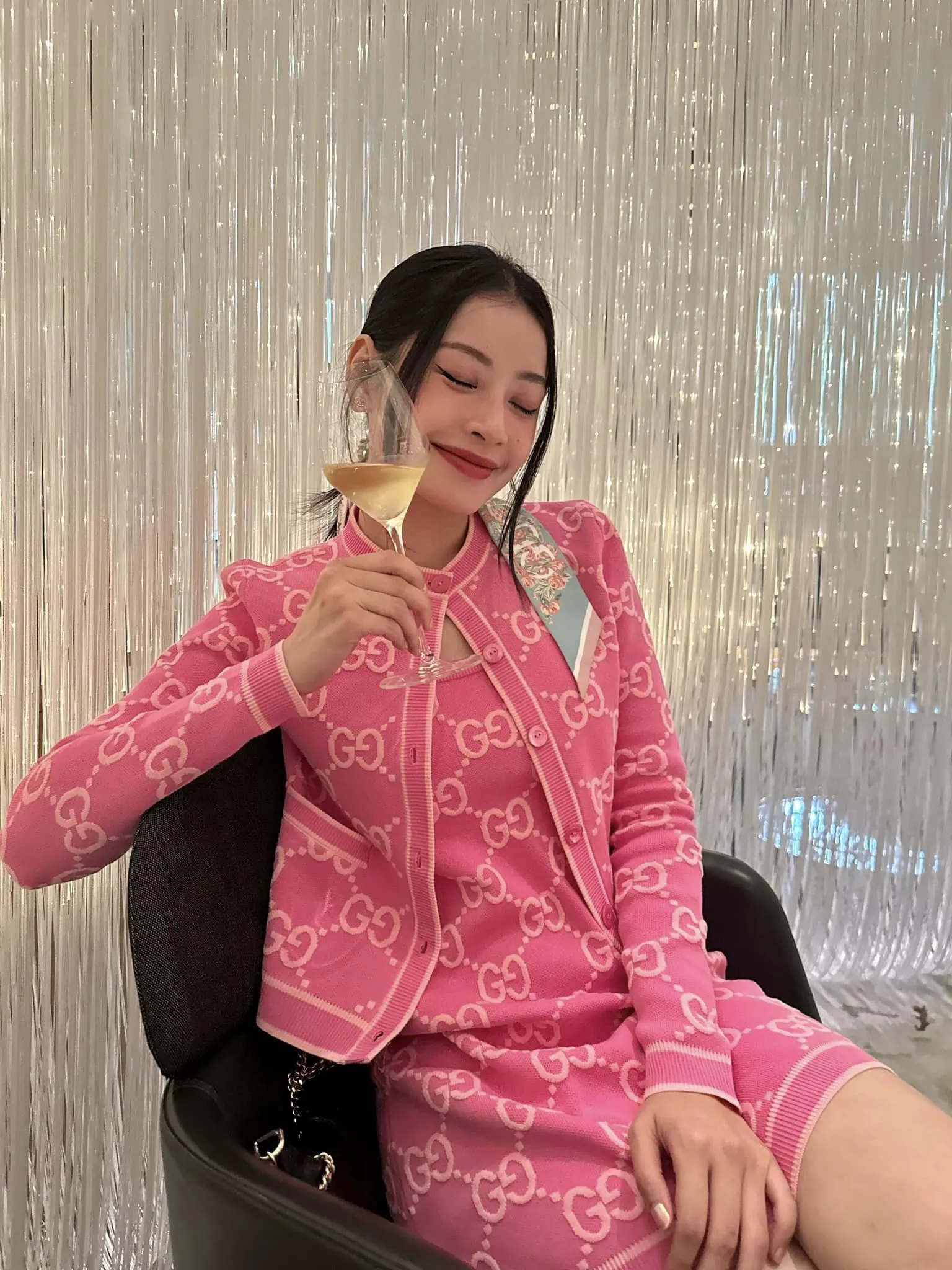 chi-pu-duoc-bat-gap-voi-nguoi-dan-ong-o-anh