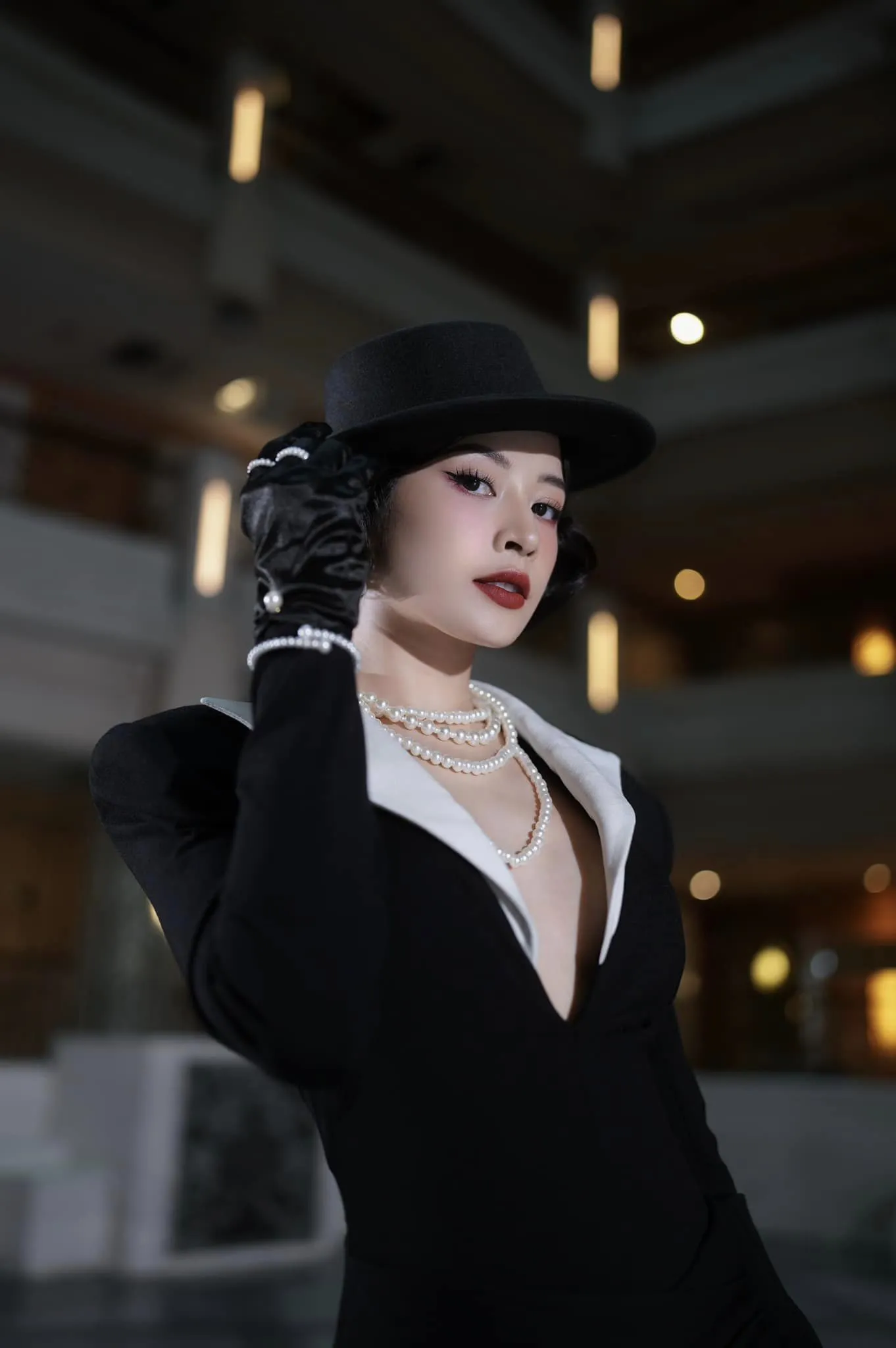 chi-pu-duoc-bat-gap-voi-nguoi-dan-ong-o-anh-2