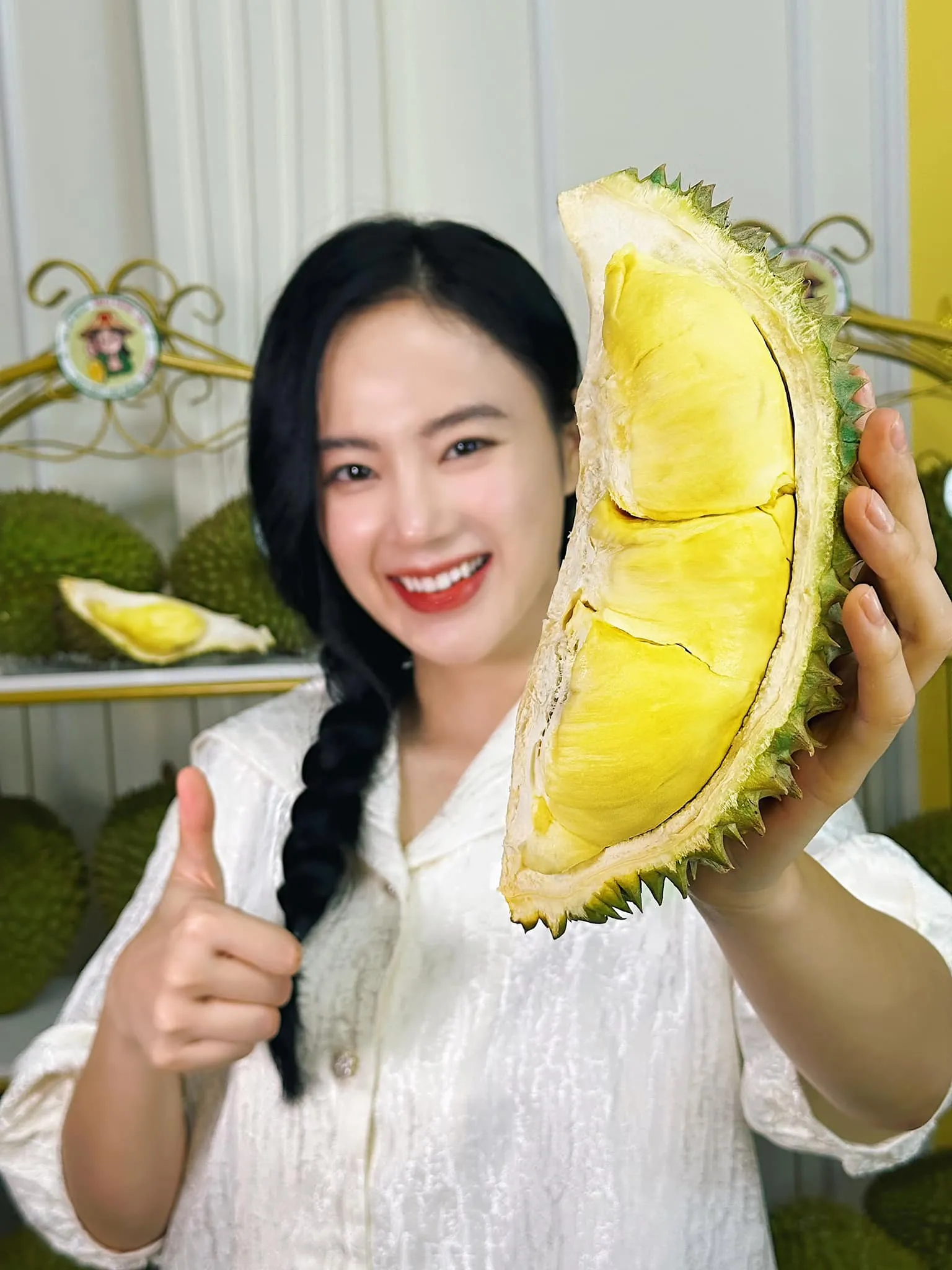 angela-phuong-trinh-ban-sau-rieng