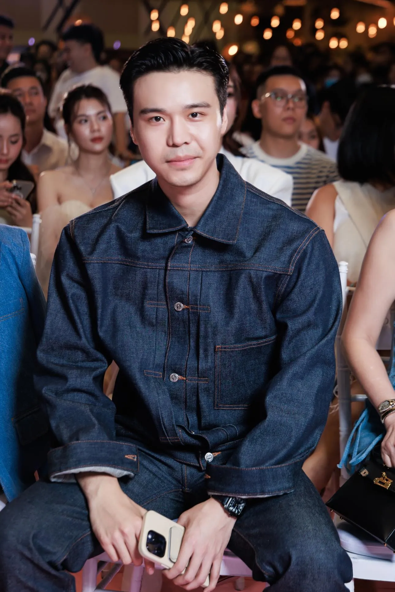 ban-trai-tin-don-cua-thuy-ngan-co-con-23