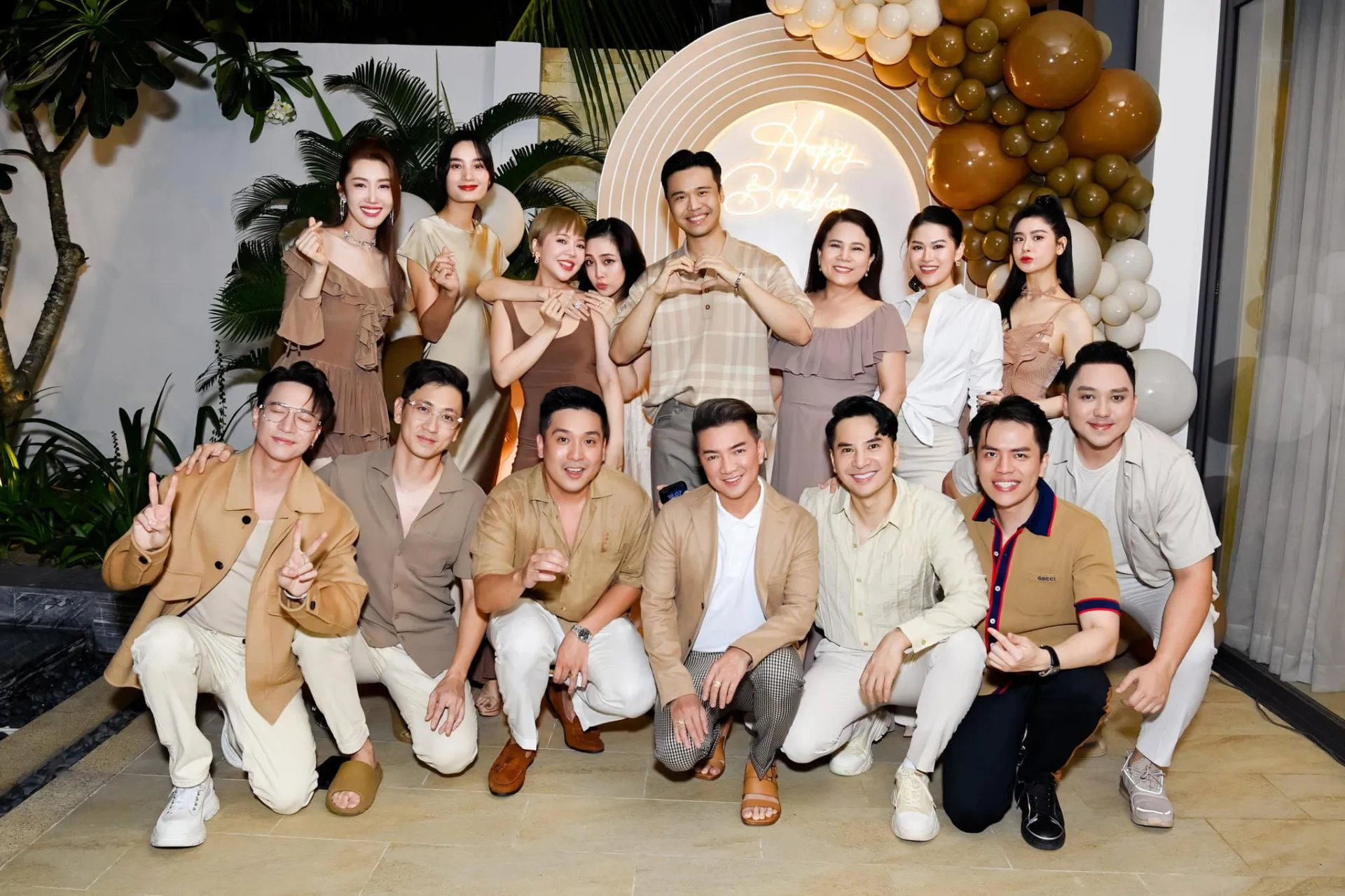 ban-trai-tin-don-cua-thuy-ngan-co-con-3jpg
