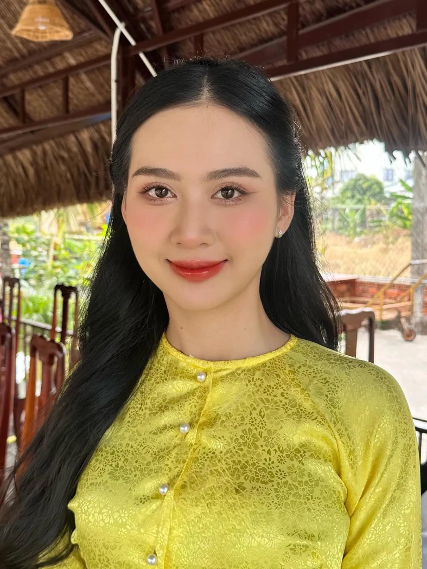 thuc-hu-ban-gai-hoai-lam-thi-tot-nghiep