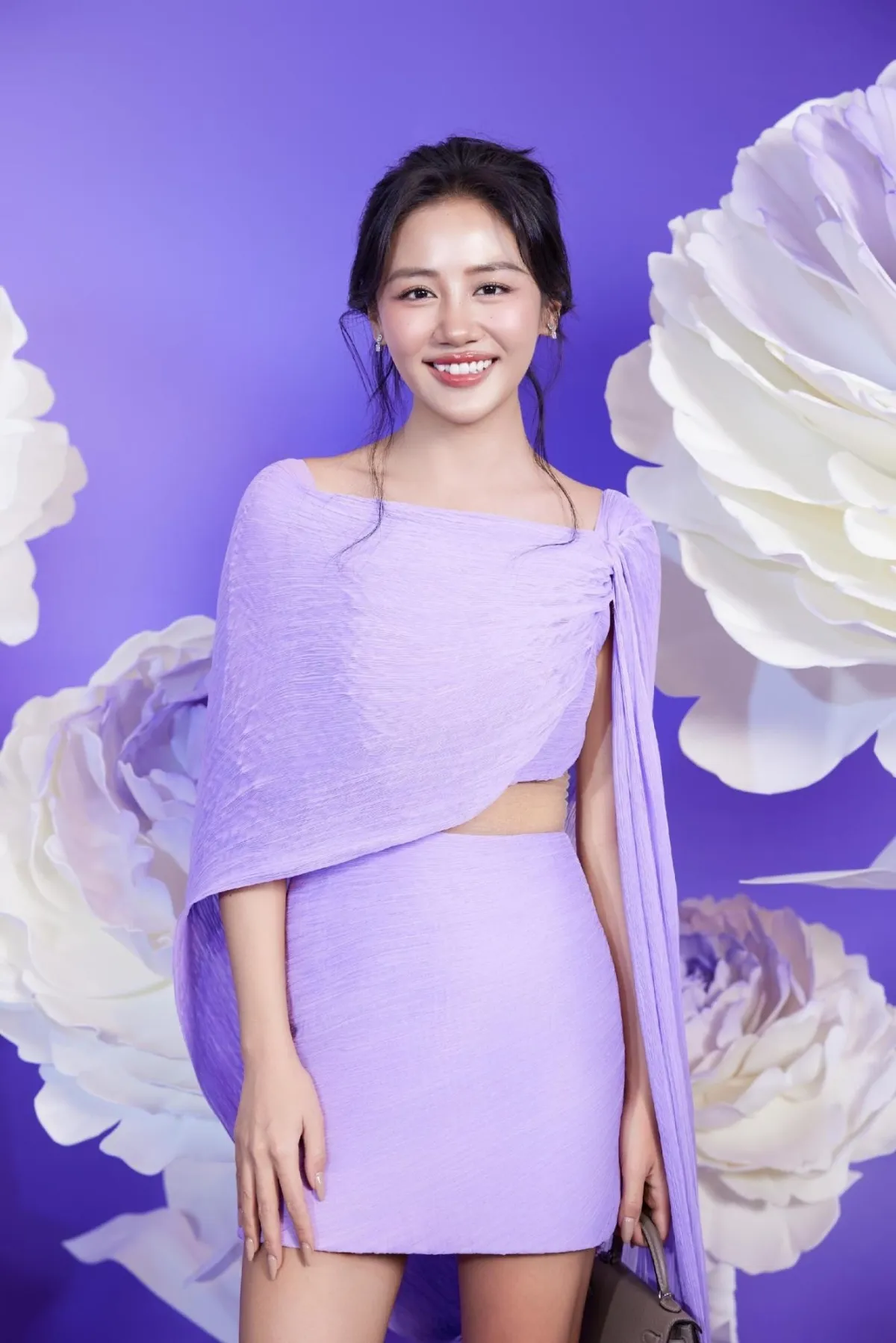 ceo-ly-thuy-chang-lai-sieu-xe-di-su-kien