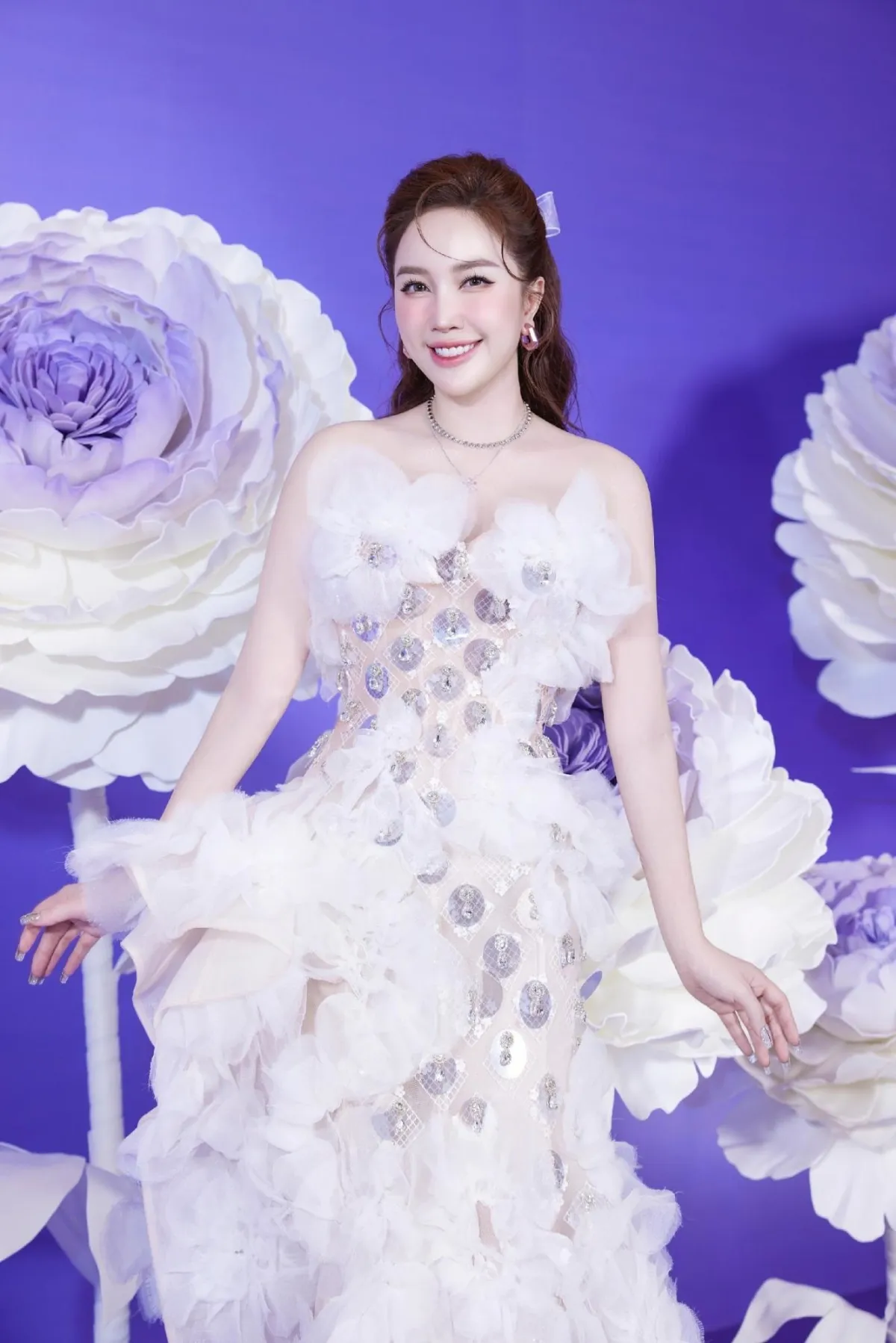 ceo-ly-thuy-chang-lai-sieu-xe-di-su-kien-1