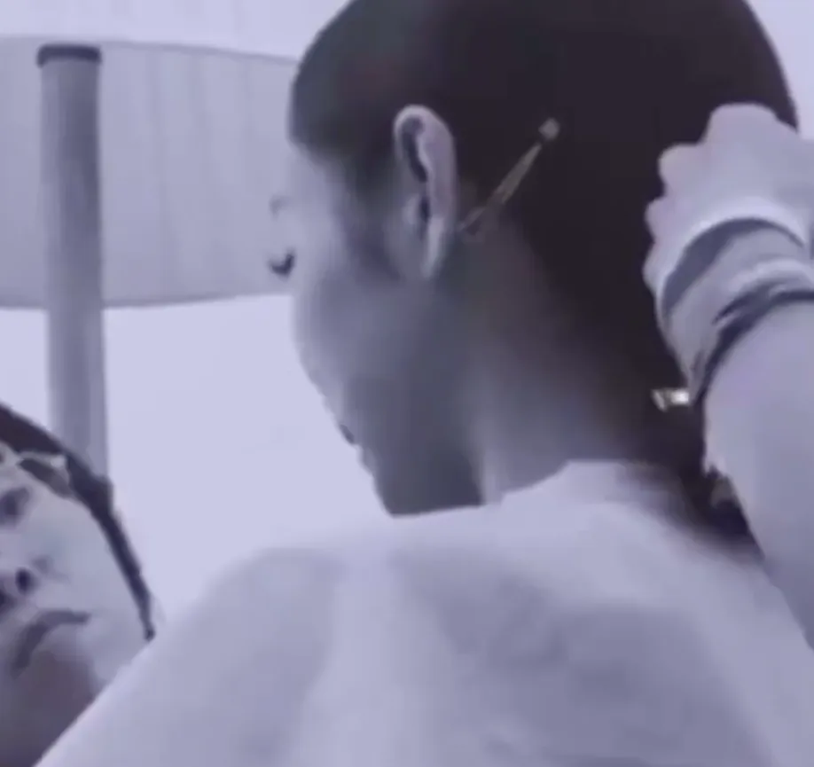 jennie-black-pink-hut-thuoc-la-1