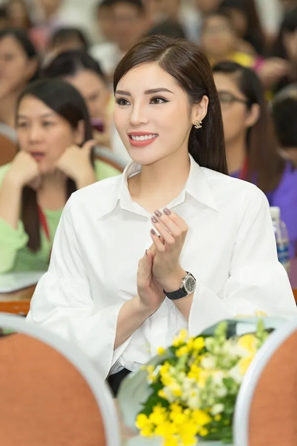 hoa-hau-ky-duyen-chua-tot-nghiep-dai-hoc-4