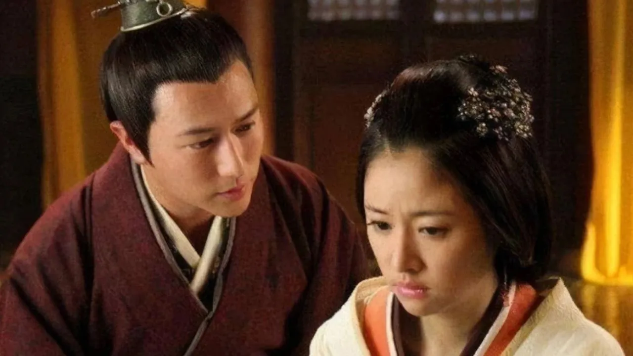 Bi-mat-cung-nu-thoi-xua-ban-ngay-phuc-vu-hoang-de-ban-dem-bi-thai-giam-hanh-ha-da-man (1)