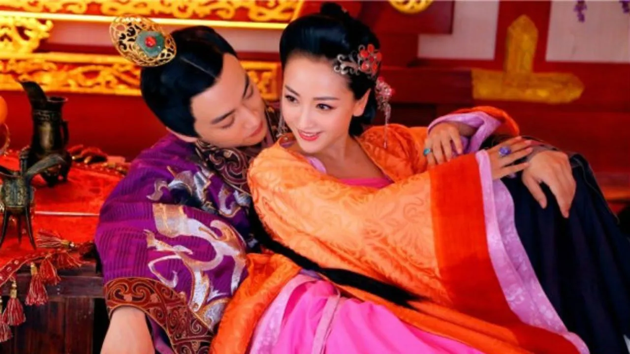 Bi-mat-cung-nu-thoi-xua-ban-ngay-phuc-vu-hoang-de-ban-dem-bi-thai-giam-hanh-ha-da-man (3)