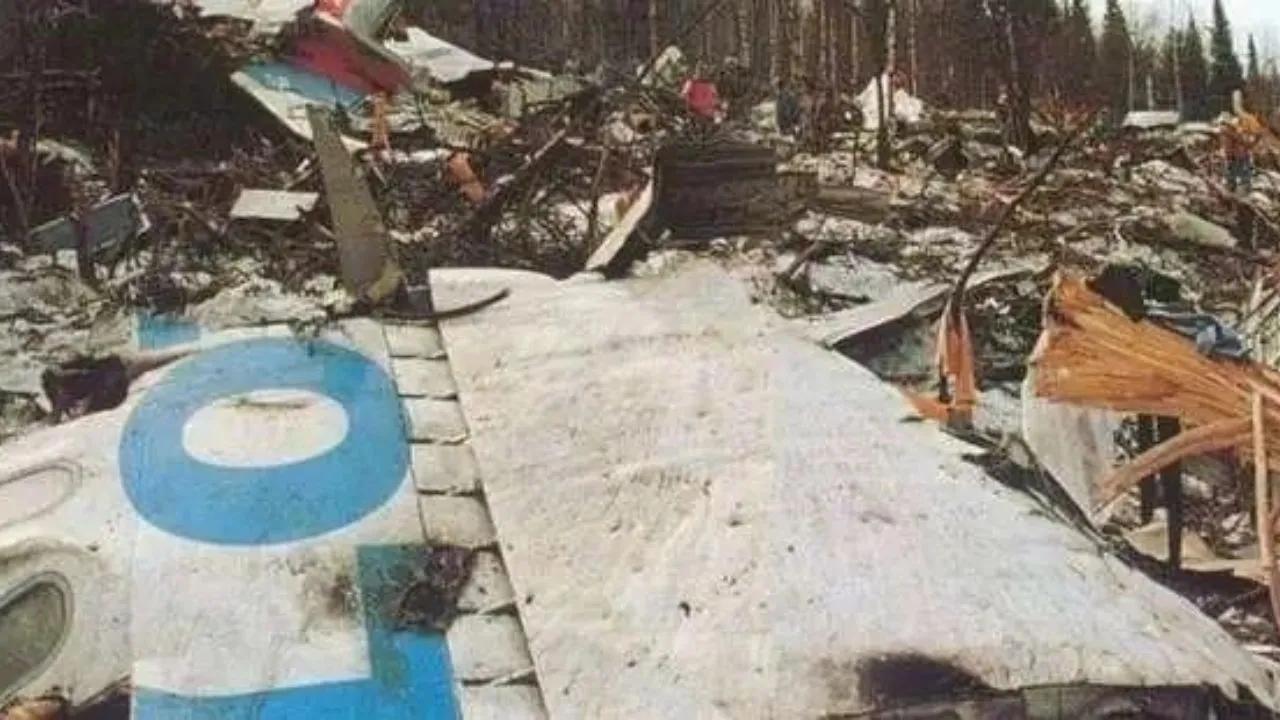 Bat-can-de-con-vao-buong-lai-choi-phi-cong-khien-may-bay-gap-tai-nan-kinh-hoang (3)