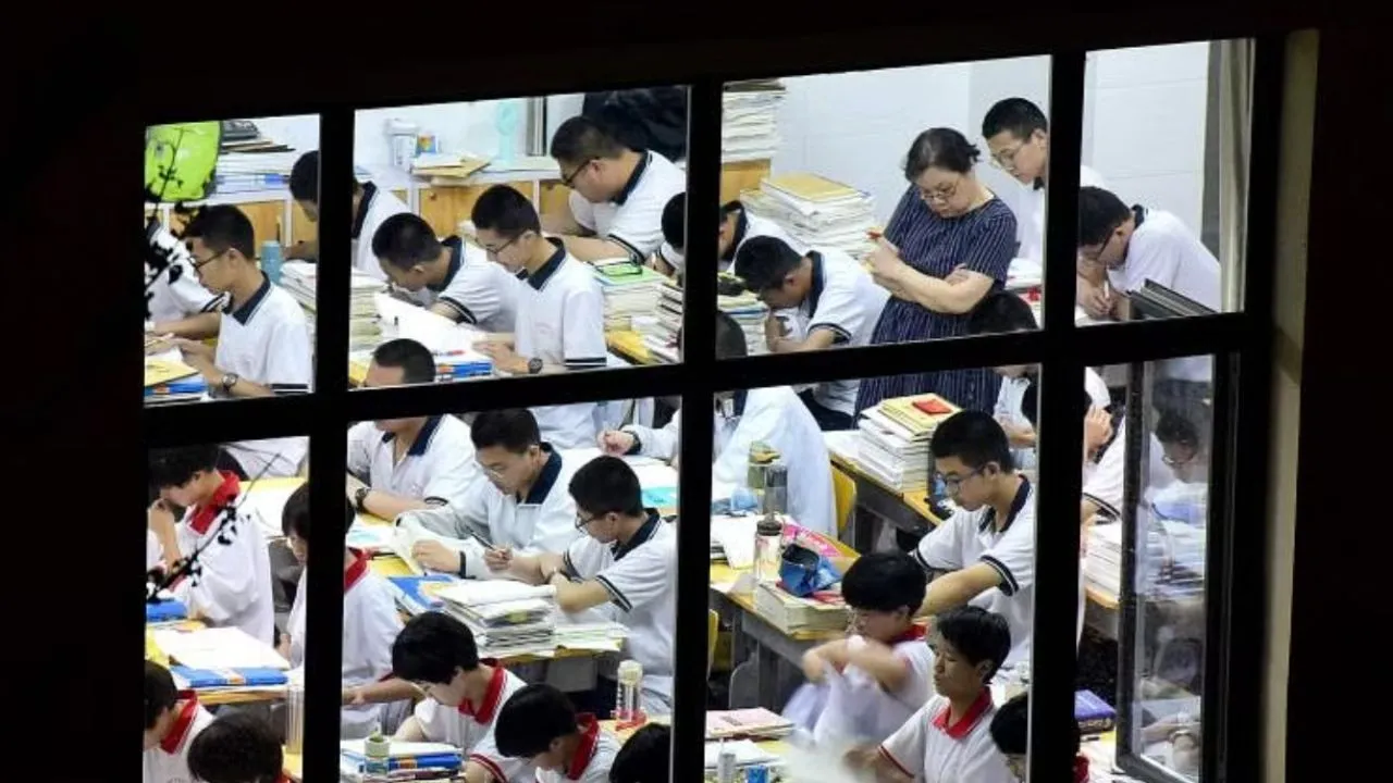 Bat-chap-lenh-cam-cac-lop-hoc-them-moc-len-nhu-nam-tien-hoc-len-den-330-trieu-dong-nam