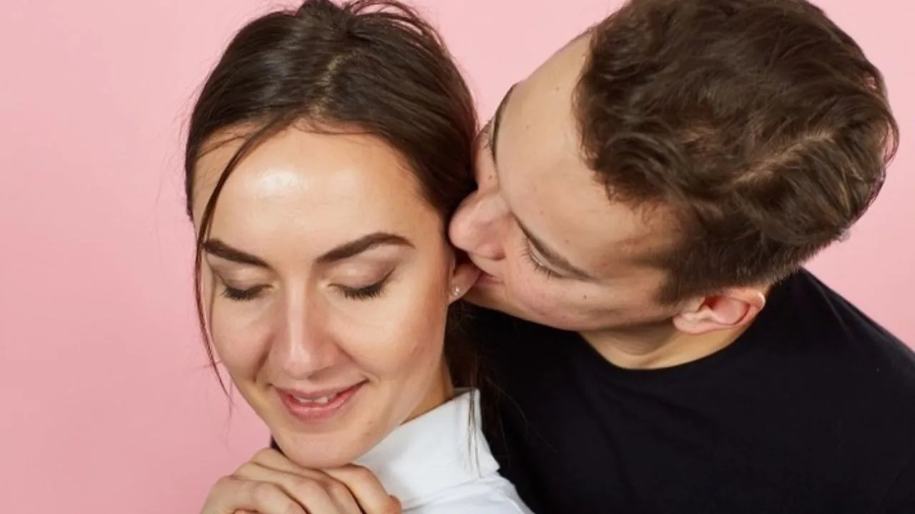 Trao-nu-hon-nong-tham-cho-nguoi-yeu-chang-trai-vo-tinh-khien-ban-gai-bi-diec-tai