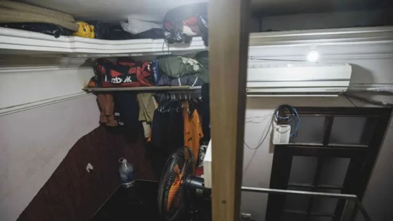 do-mo-hoi-voi-noi-that-ben-trong-phong-tro-sieu-re-toilet-ngay-canh-giuong-tich-hop-ca-may-lanh (1)