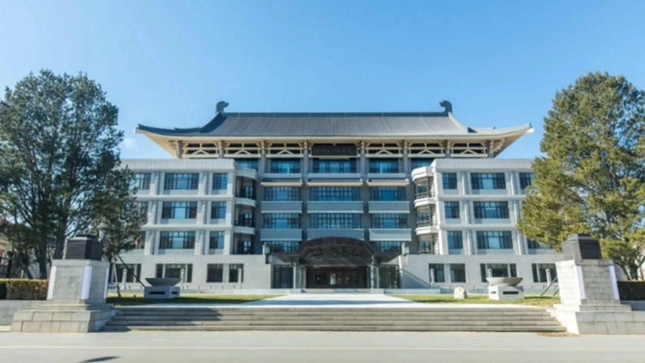 du-hoc-sinh-viet-soc-truoc-canh-tuong-khung-khiep-ben-trong-thu-vien-bac-dai-gan-12-gio-dem