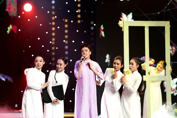 yeah1-ngo-thai-ngan-hay-nghe-toi-hat-2