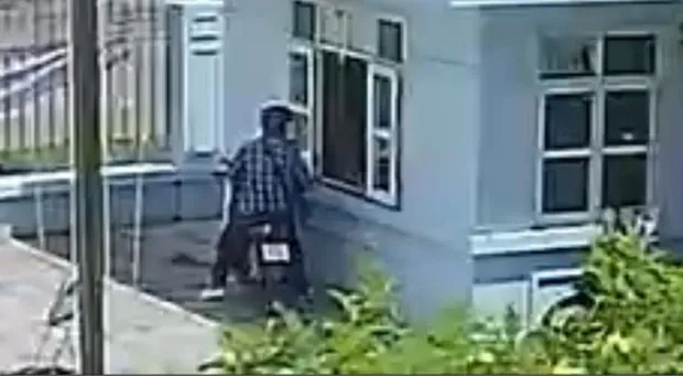 yeah1-bao-ve-mat-tien-de-nhan-goi-hang-cuc-gach (4)