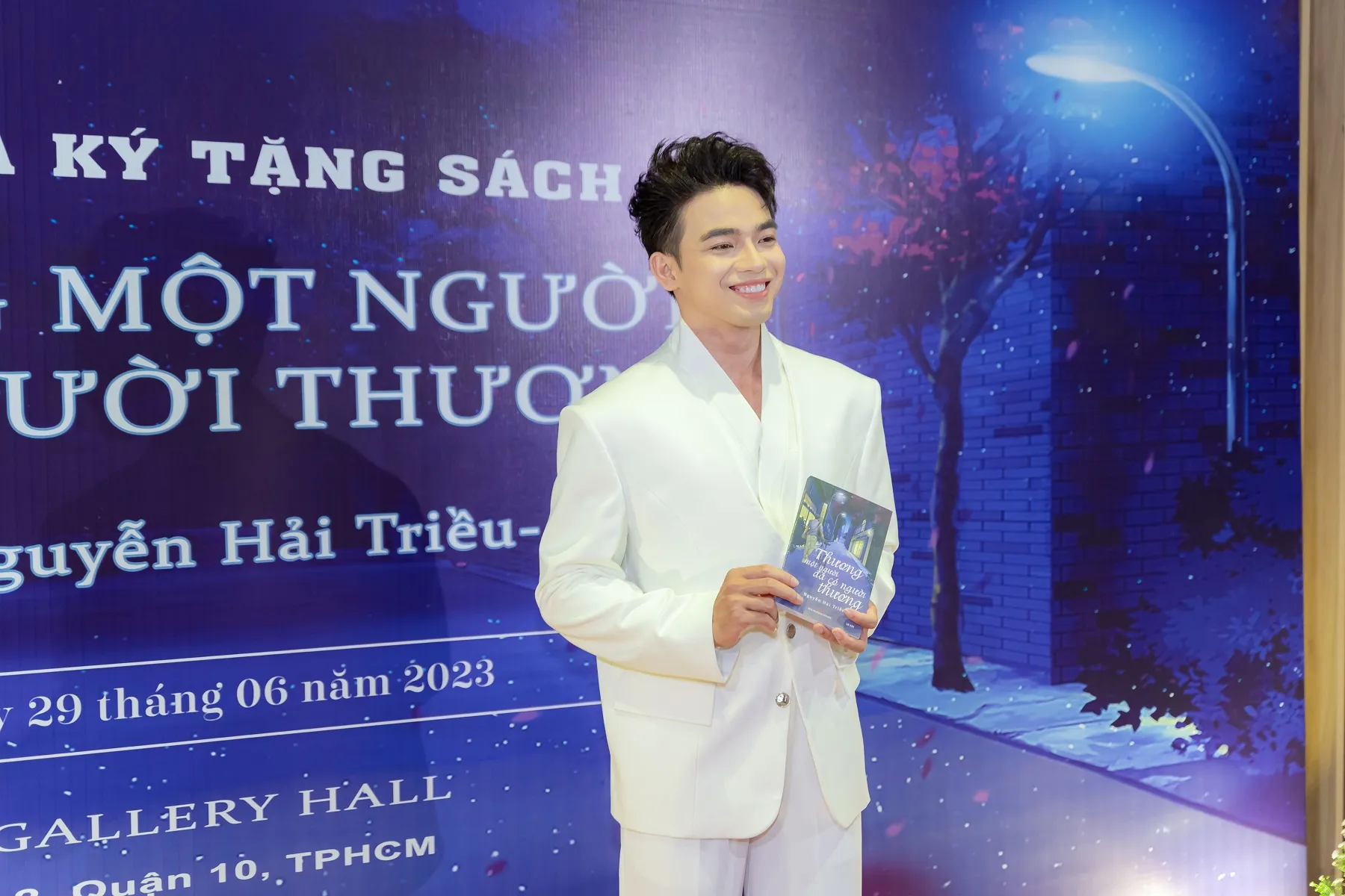 yeah1-mc-hai-trieu-ra-mat-sach-thuong-mot-nguoi-da-co-nguoi-thuong (2)