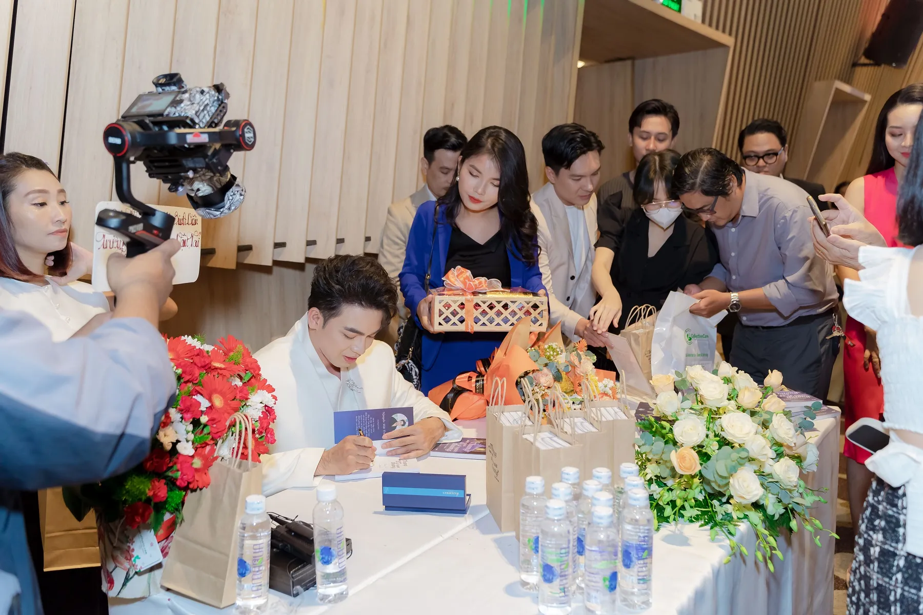 yeah1-mc-hai-trieu-ra-mat-sach-thuong-mot-nguoi-da-co-nguoi-thuong (7)